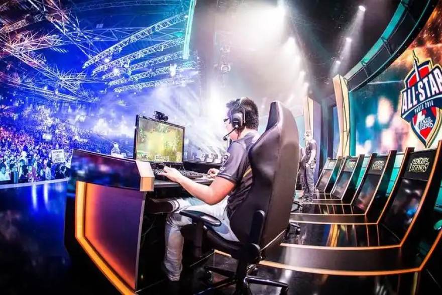 从青训营到首发名单：一位DOTA2辅助选手的三年成长手记
